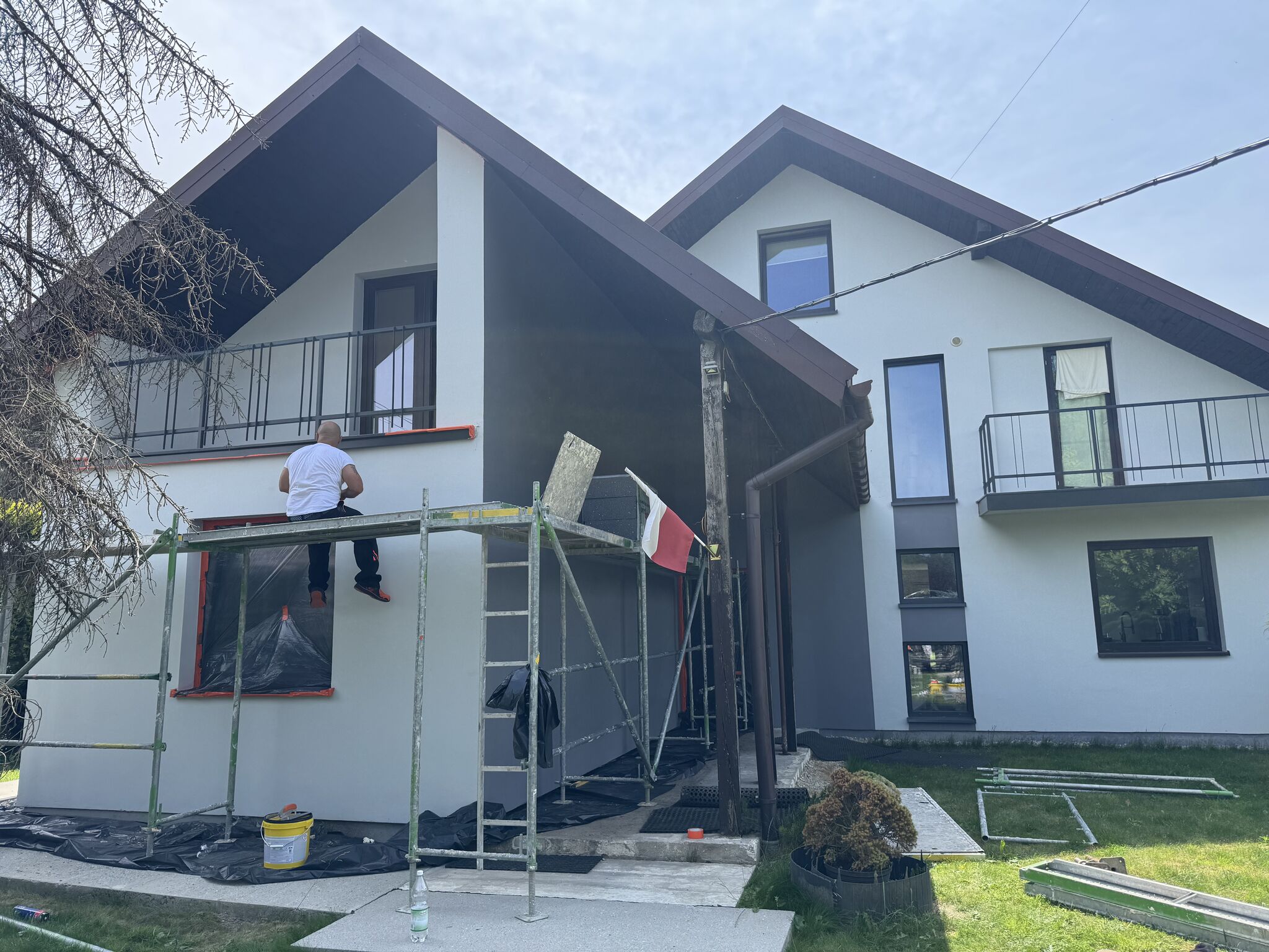 Dom Biało-Grafitowy